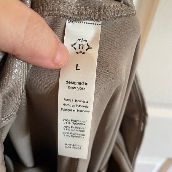 NWT NANETTE NANETTE LEPORE Metallic Yoga Leggings size Large 7/8 compression - Picture 5 of 13